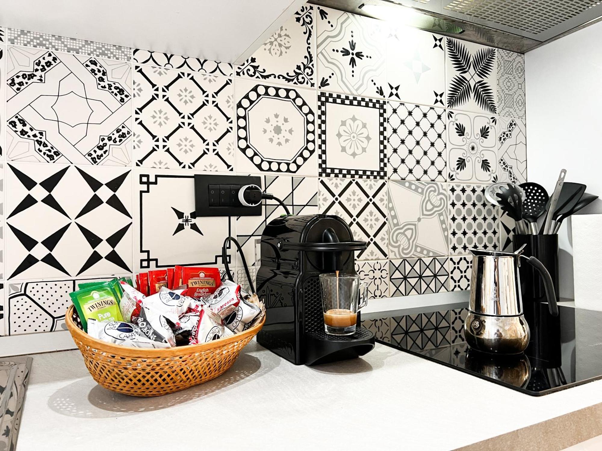 Unique House - 3 Bedrooms & 2 Bathrooms With 4 Beds - 100 Meters To The Metro A Roma Exterior foto